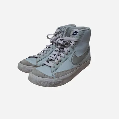 Scarpe Nike, grigie e bianche, numero 38