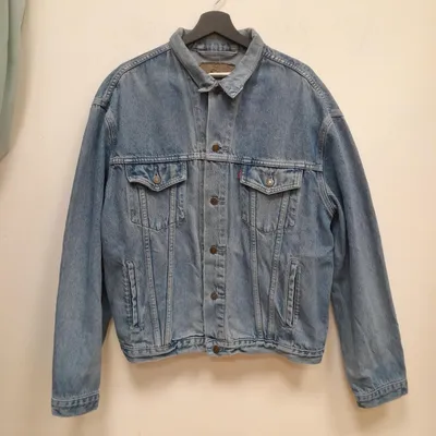 Giacca di jeans Levis, blu, etichetta interna sbiadita, vestibilità tg L/XL, composta in cotone