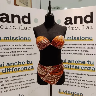Bikini senza spalline e coppe performate. Marca FL felsinea