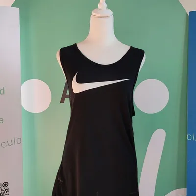 Canotta da sport, marca Nike, in ottime condizioni senza nessun particolare diffetto