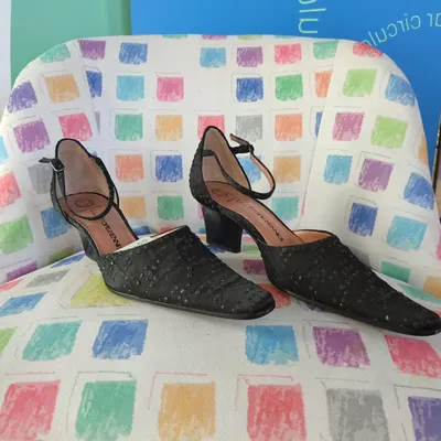 Scarpe eleganti a punta quadrata, tg 36, marca Les Tropezzienes,colore nero con dettaglio glitter,chiusura con cinturino