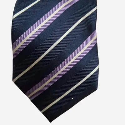 Cravatta a righe, blu, viola, gialle. Marca Les Copains, composta al 100% in seta