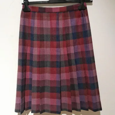 Gonna tartan dai colori fucsia, rosso e blu