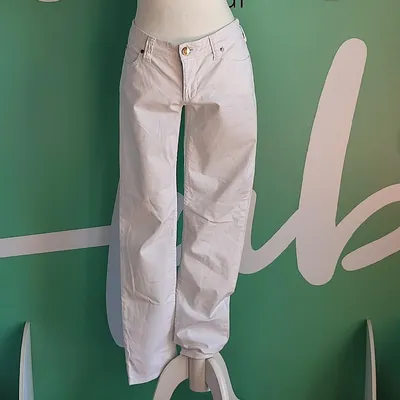 Pantaloni Armani Jeans, bianchi, composti al 98% in cotone ed al 2% in elastan