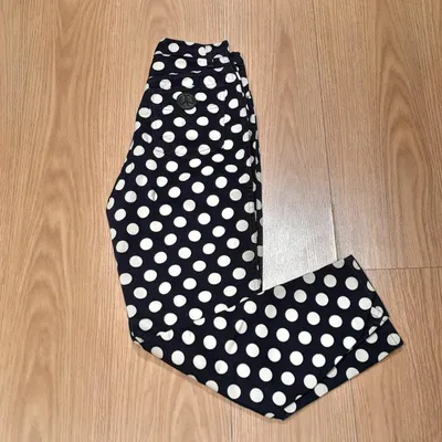 Pantaloni modello jeans a cinque tasche. Marca Moschino