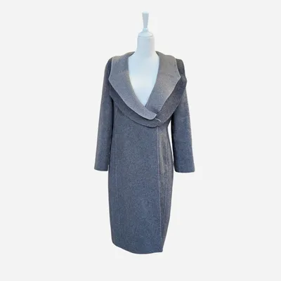 Cappotto grigio, Armani, taglia 46, composto al 50% in lana, al 30% in poliestere, al 20% in viscosa, la fodera interna