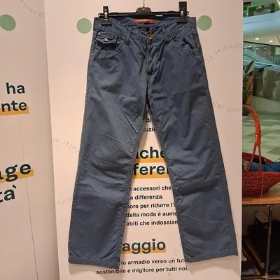 Pantalone da Uomo a sei tasche e gmba larga. Marca Vitamina Jeans