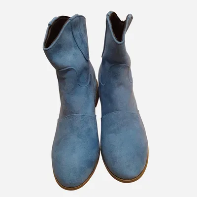 Stivaletti in eco camoscio di colore Azzurro e suola e tacco di colore Grigio chiaro