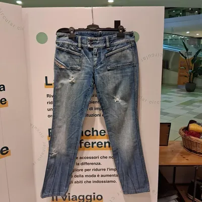 Jeans Diesel, taglia 34, colore blu denim
