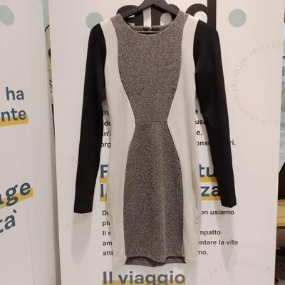 Abito modello a tubino a manica lunga. Marca Y