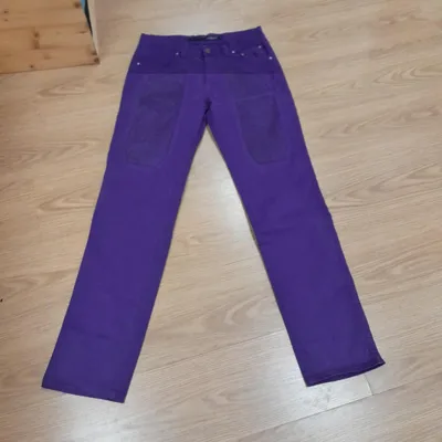 Pantalone Jeckerson, viola, con inserti, che al tatto, appaiono in velluto
