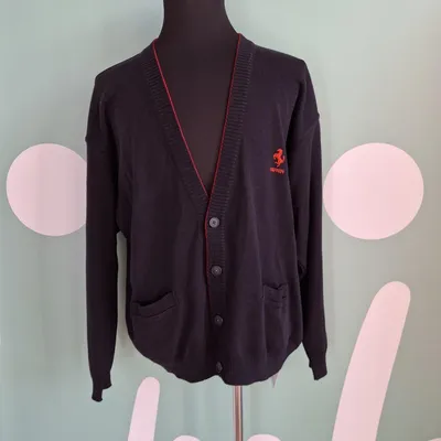 Cardigan nero, marca Ferrari, con rifiniture rosse