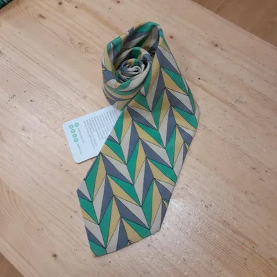 Cravatta uomo di Trussardi, in pura seta (100%)