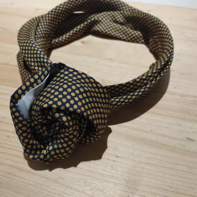 Fascia per capelli, che nasce dalla collaborazione di And Circular e le ragazze di Gomito a Gomito (Laboratorio sartoria