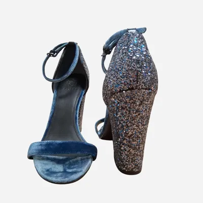 Decolletté Guess, numero 37, colore blu polvere con tacco ricoperto di glitter multicolor scintillante