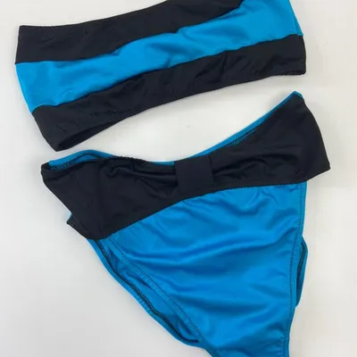 Costume due pezzi a fascia senza imbottiture molto sgambato