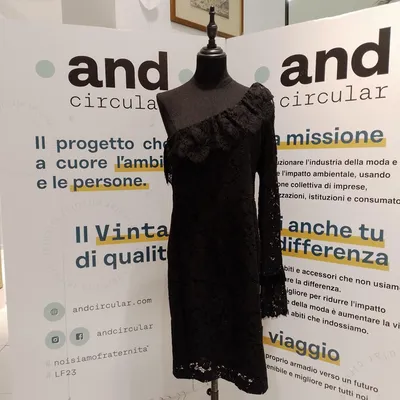 Abito modello tubino, monospalla, marca Gaudi
