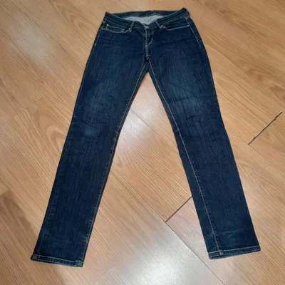 Jeans Levis, blu scuro, chiudibili tramite bottone e lampo, con cinque tasche, composti in cotone, in buone condizioni