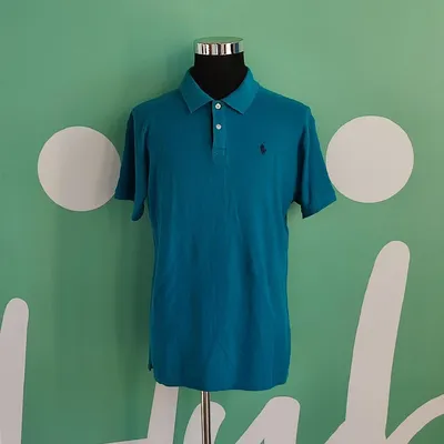 Polo a manica corta Ralph Lauren, tg XL, di un azzurro acceso  , nelle foto il colore appare più scuro