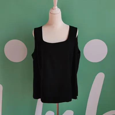 Top con scollo semi quadrato. Marca Paola Antonini