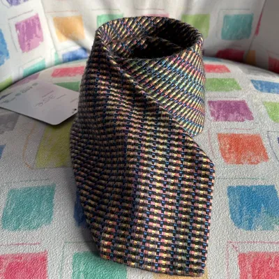 Cravatta Missoni, in ottimo stato, senza nessun particolare difetto