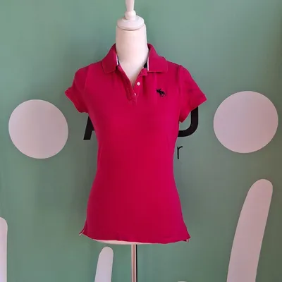 Tshirt polo di colore fucsia, marca Abercrombie&Fitch, taglia S