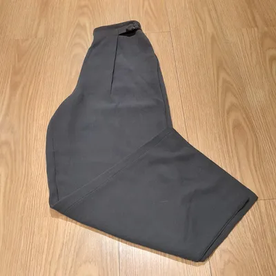 Pantaloni modello palazzo. Marca Emporio Armani