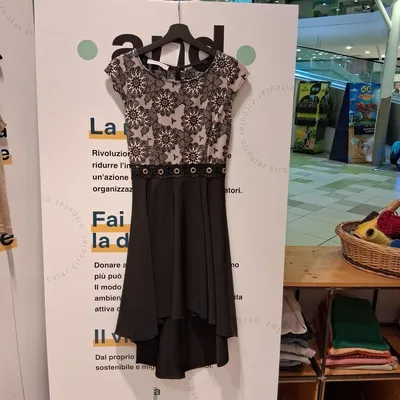 Abito Rinascimento, taglia XS , colore nero