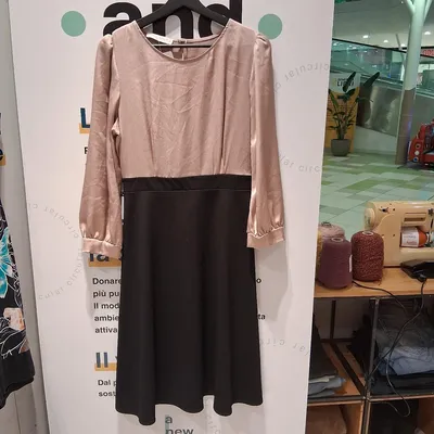 Abito Rinascimento,  taglia M, colore rosa e nero
