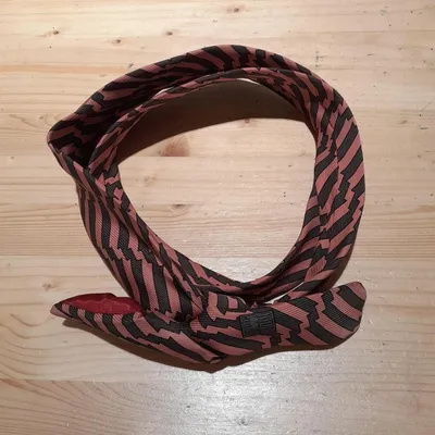Fascia per capelli, che nasce dalla collaborazione di And Circular e le ragazze di Gomito a Gomito (Laboratorio sartoria