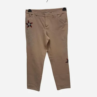 Pantalone da donna a gamba dritta. Marca Desigual