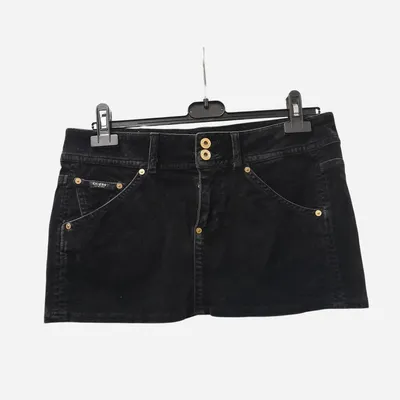 Minigonna in velluto liscio. Marca Guess