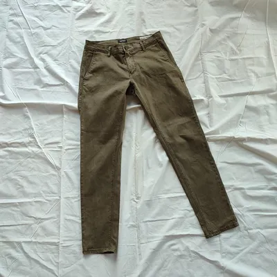Pantaloni extra skinny Antony Morato, tg 42,colore marrone, chiusura con cerniera e bottone, due tasche laterali,due tas
